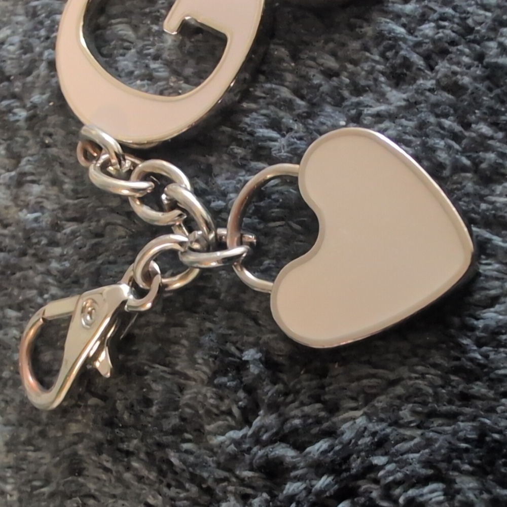 Guess Key Chain - Picture 2 of 5